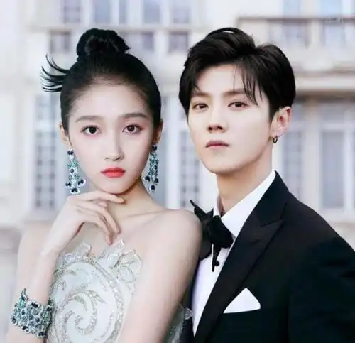 关晓彤卡点为鹿晗庆生,分手传闻不攻自破,相爱七年一点不痒
