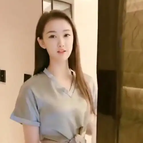 房东每次水电费收那么贵还来我这洗澡,真是太抠门了
