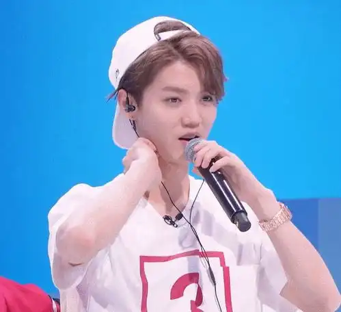 17岁的小学鸡鹿晗登场,今日份的美颜鹿少年感满满
