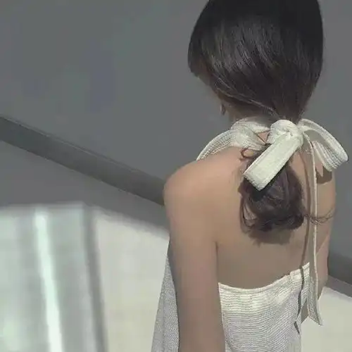 头像睡觉啦帮我关一下月亮
