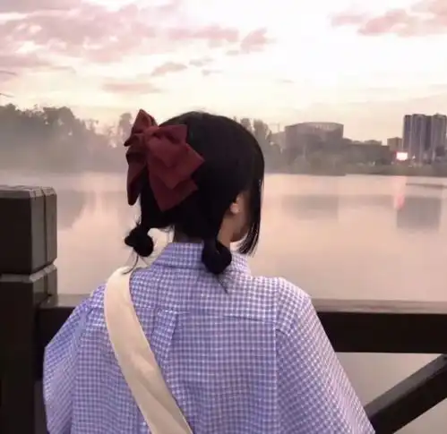真人女生头像温柔的好天气总是和你一样,让人止不住心动
