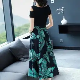 如果你有50,建议多穿优雅连衣裙,时髦洋气更遮肉贼年轻
