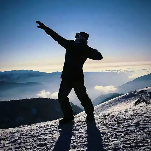 风生水起男人头像
