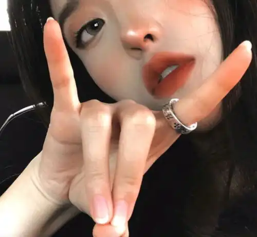 狮子座真正爱上一个人,真的卑微到尘埃里不知不觉变成舔狗
