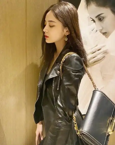 孙怡的薄荷绿开衫百搭小方包这条街上最靓的女真的超级好看
