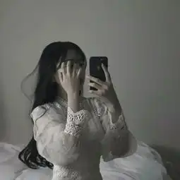 情侣头像风格迥异
