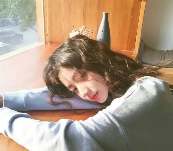 网易云热评想谈一场你妈妈拿着一千万让我离开你的恋爱
