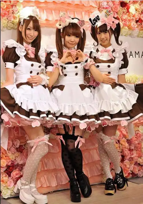 日本单身中年男性热衷追星萝莉,把小女孩当恋人,沉迷在虚幻的爱情里
