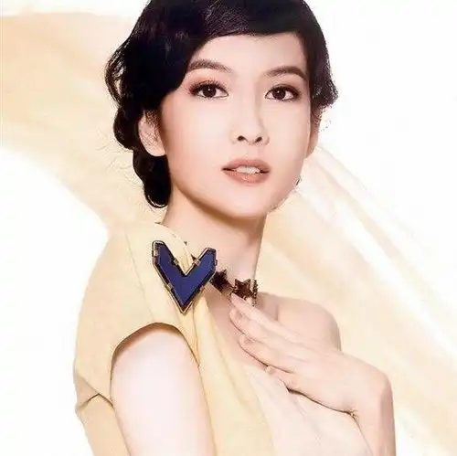 50岁她曾是玉女掌门人,哑忍老公酗酒花心多年,今成这样
