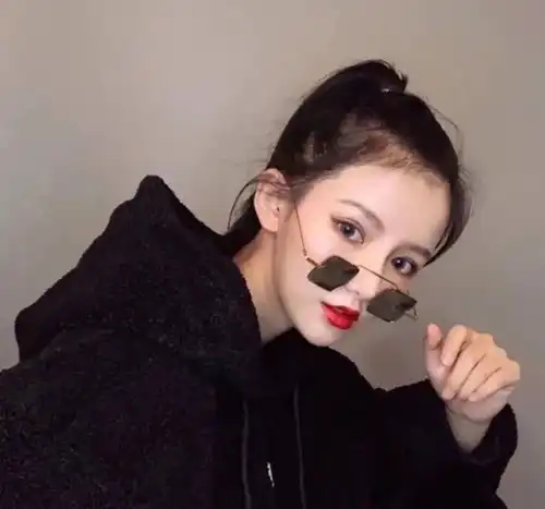 超戳心的16句网易云热评我听着别人的梦话,一直等到日出
