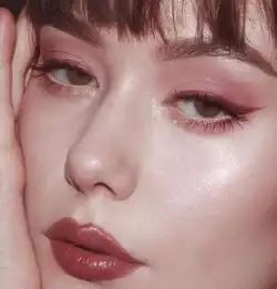 比悲伤的事更吸睛的是陈意涵的少女肌
