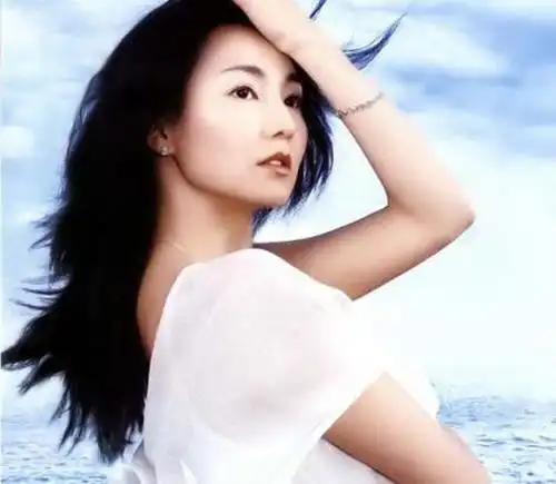 为尔冬升低到尘埃,深陷三角恋,情史丰富的张曼玉比刘嘉玲差了啥
