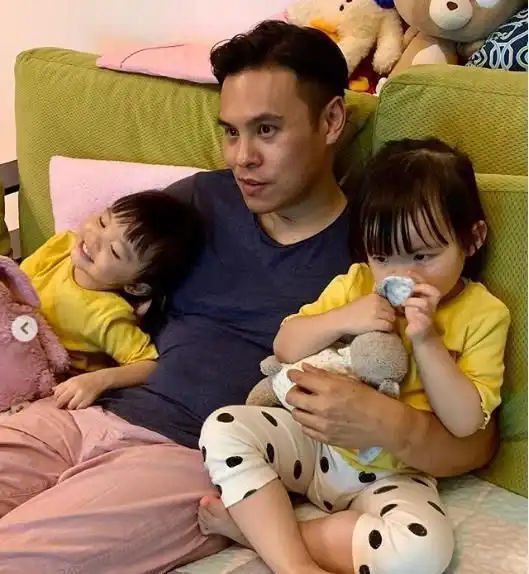 熊黛林婚后幸福美满,双胞胎女儿童言无忌,妹妹竟然自称爸爸
