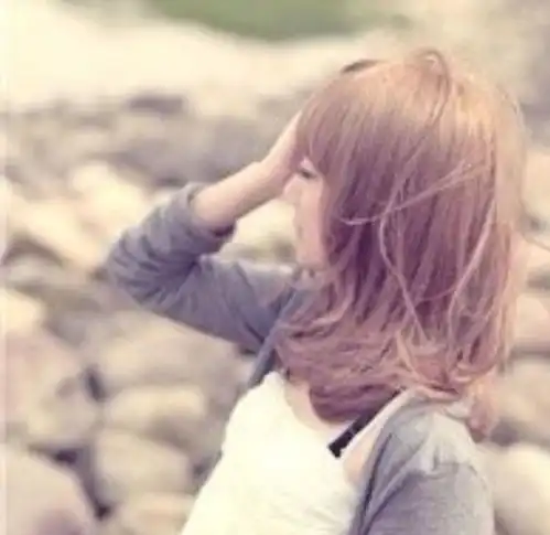 来到前夫的婚礼上,见到新娘我楞了,临走我的话让她脸色大变
