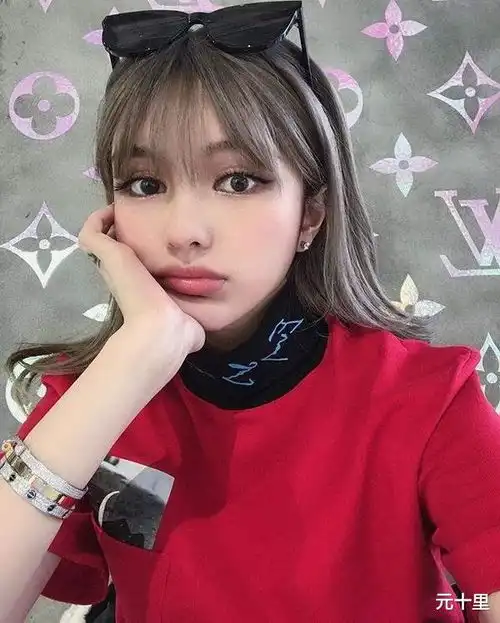 周扬青晒甜美写真女人失恋后最好的状态,无非这四个字
