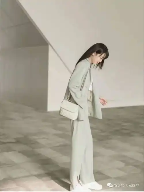 夏天穿什么套装好看
