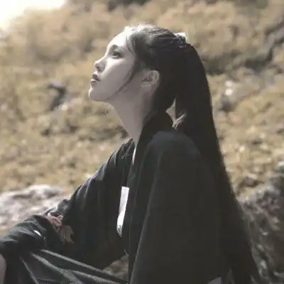 漂亮长发古风清纯美女头像
