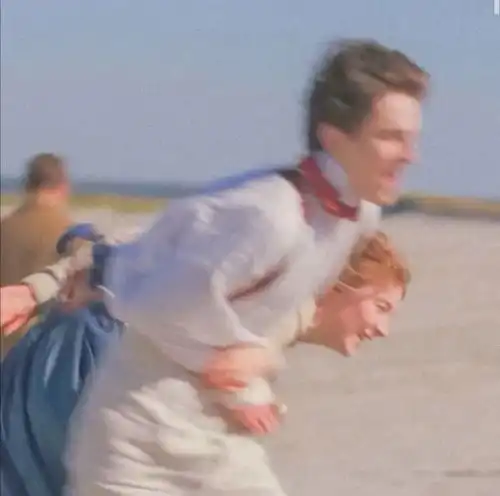 情侣头像喜欢不是件浪漫的事喜欢你才是
