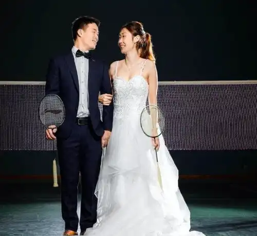 又一对羽毛球夫妻官宣喜讯二人是搭档也是恋人,男帅女美太般配
