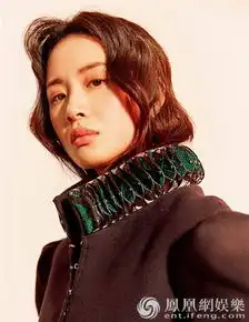 李梦早春大片style来袭深v西装风情万种如诗似画
