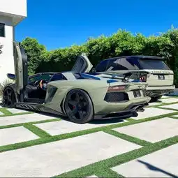 壁纸看完性感美女,难道不想再看看豪车吗
