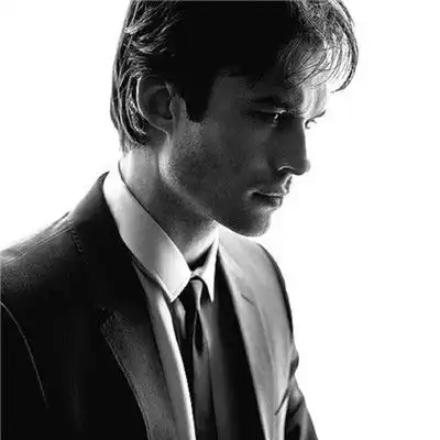 帅气大叔生活照头像高清2018因为没得到所以显得格外好
