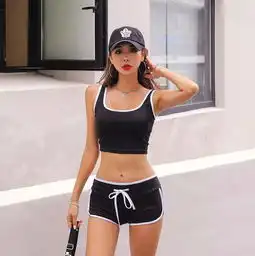 韩国美女模特朴多贤近期美照身穿紧身长裙风情万种

