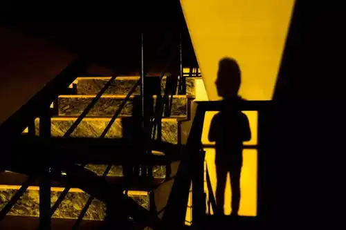 一位钟爱黄色的街头摄影师作品
