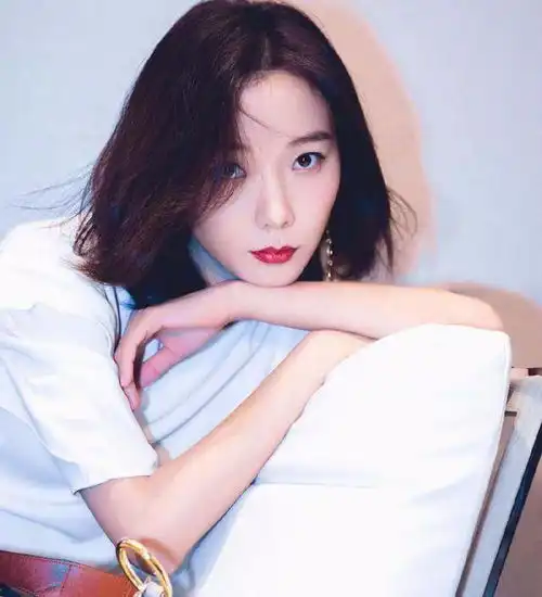 姐姐因春晚意外走红,妹妹是当红明星,却没人知道她们的关系
