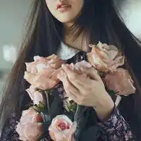 捧花的女生头像微信头像图片大全
