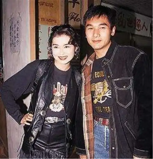 方中信初恋失败暴瘦40斤,后娶最丑港姐,婚后12年没有过绯闻
