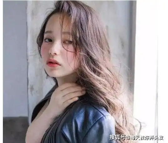15款慵懒风的女生卷发,时尚又有气质,谁会不喜欢呢
