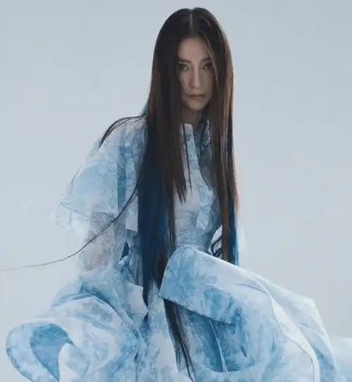 baby蓝发挑染造型曝光,发型炫酷有个性,真的好绝
