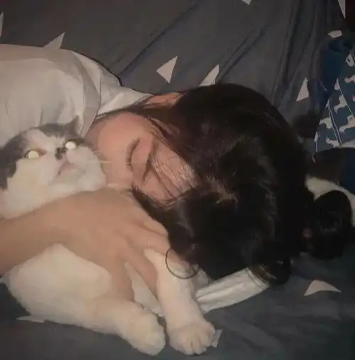 女生头像远方成了苟且,你是我眼前的诗
