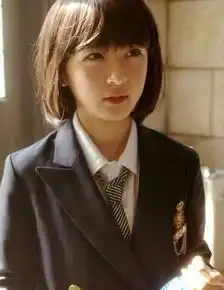 最新气质女生短发发型盘点图5
