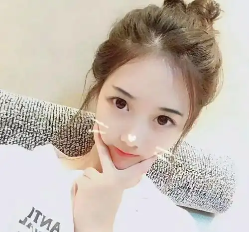 网恋的洪雅美女长得到是乖,没想到却是48岁的他...
