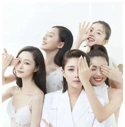 40岁殷桃离婚后至今未婚,前夫被抓入狱,她却活成了万人迷
