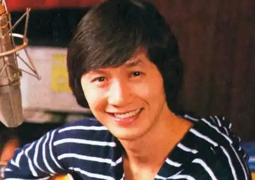 许冠文许冠杰开派对,儿孙满堂太幸福,许冠英却终生未婚无儿女
