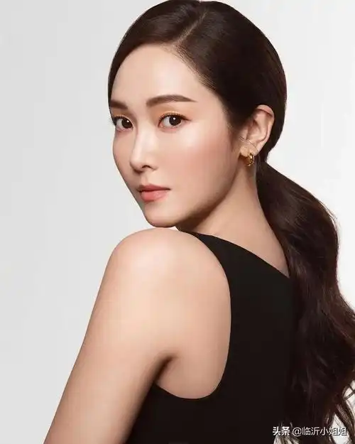 郑秀妍,女团出道的高冷美女,集颜值和才华于一身,太迷人了
