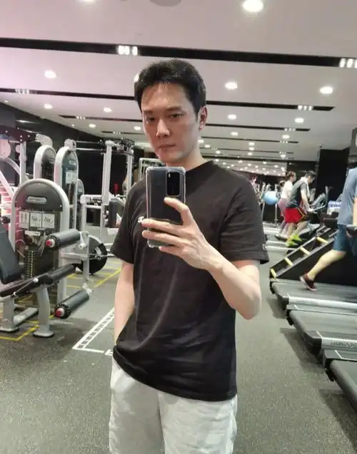 冯绍峰回应变胖,吐槽瘦下来没人拍他了,网友两天减不下来
