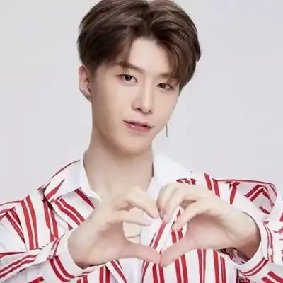 2023最新干净青春男生头像
