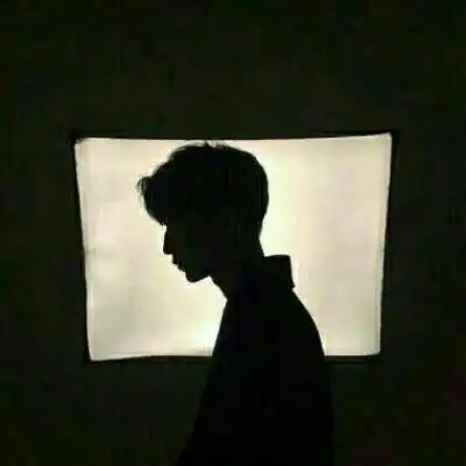 qq男生黑白头像帅气冷酷,全部是侧面的面无表情的男人
