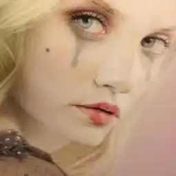 彩铅,又是彩铅竟画出如此高冷的美女
