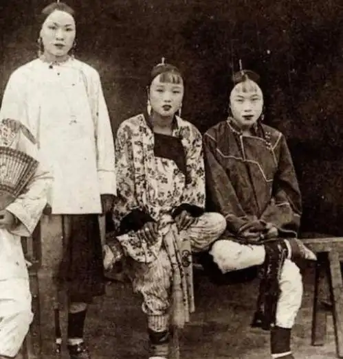 一组老照片告诉你,以前青楼女子长什么样
