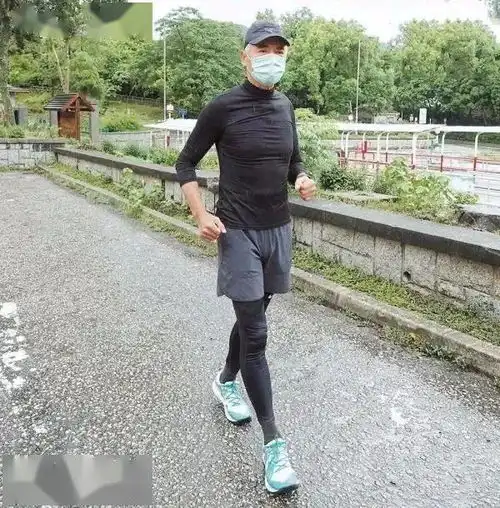 90后患癌女演员遗言曝光,65岁周润发近照惊呆网友纵欲上瘾,正在榨干无数成年人
