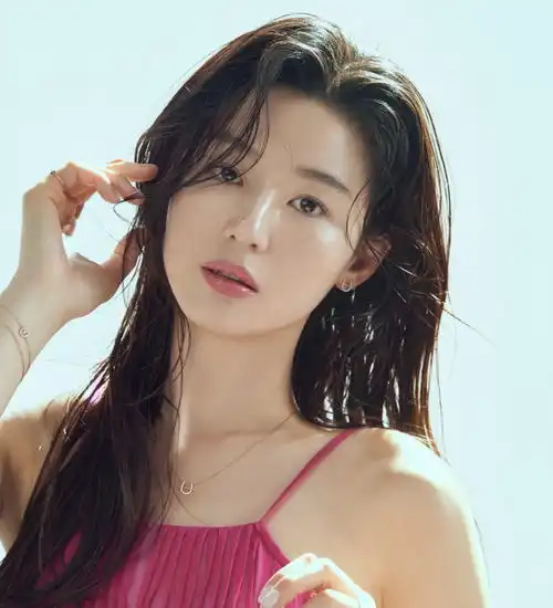 全智贤爱心浏海爆红明星夏季浏海范本,这款显瘦遮肉,韩素希也剪了
