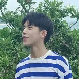 no12男生留短中分也是挺帅的
