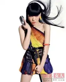 女星s型锁骨看谁露得最性感
