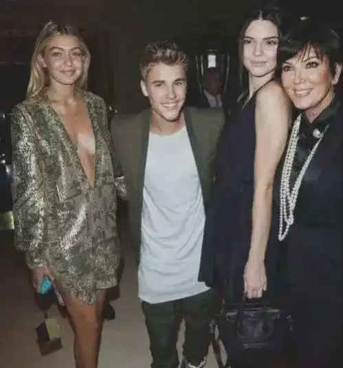 曝比伯和卡戴珊姐妹轮流发生关系,五姐妹七十多男朋友,刷新三观
