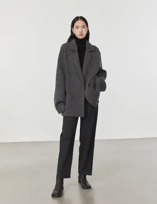 建议,人到中年备上一条毛呢裤,时髦保暖又舒适,穿上就气质
